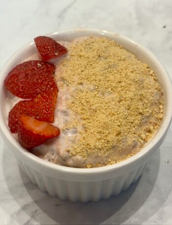 strawberry cheesecake overnight oats toddler breakfast ideas
