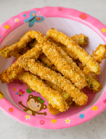 toddler veggies fries, made from zucchini, are presented in a bowl.