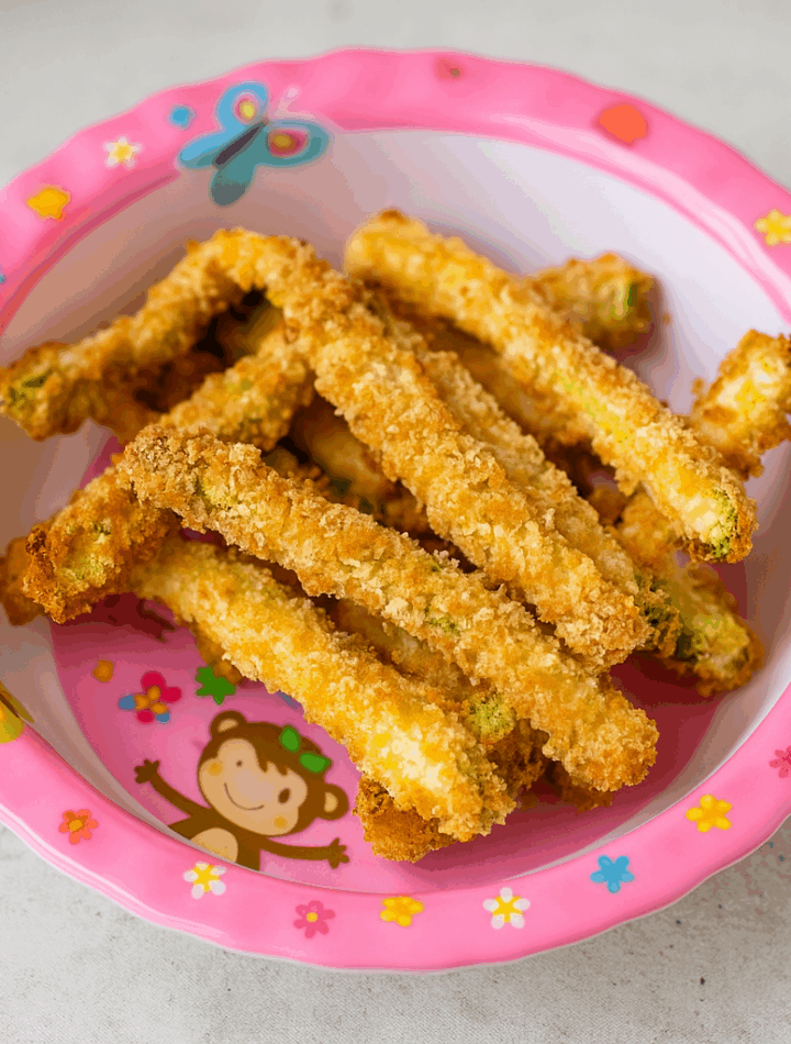 toddler veggies fries, made from zucchini, are presented in a bowl.